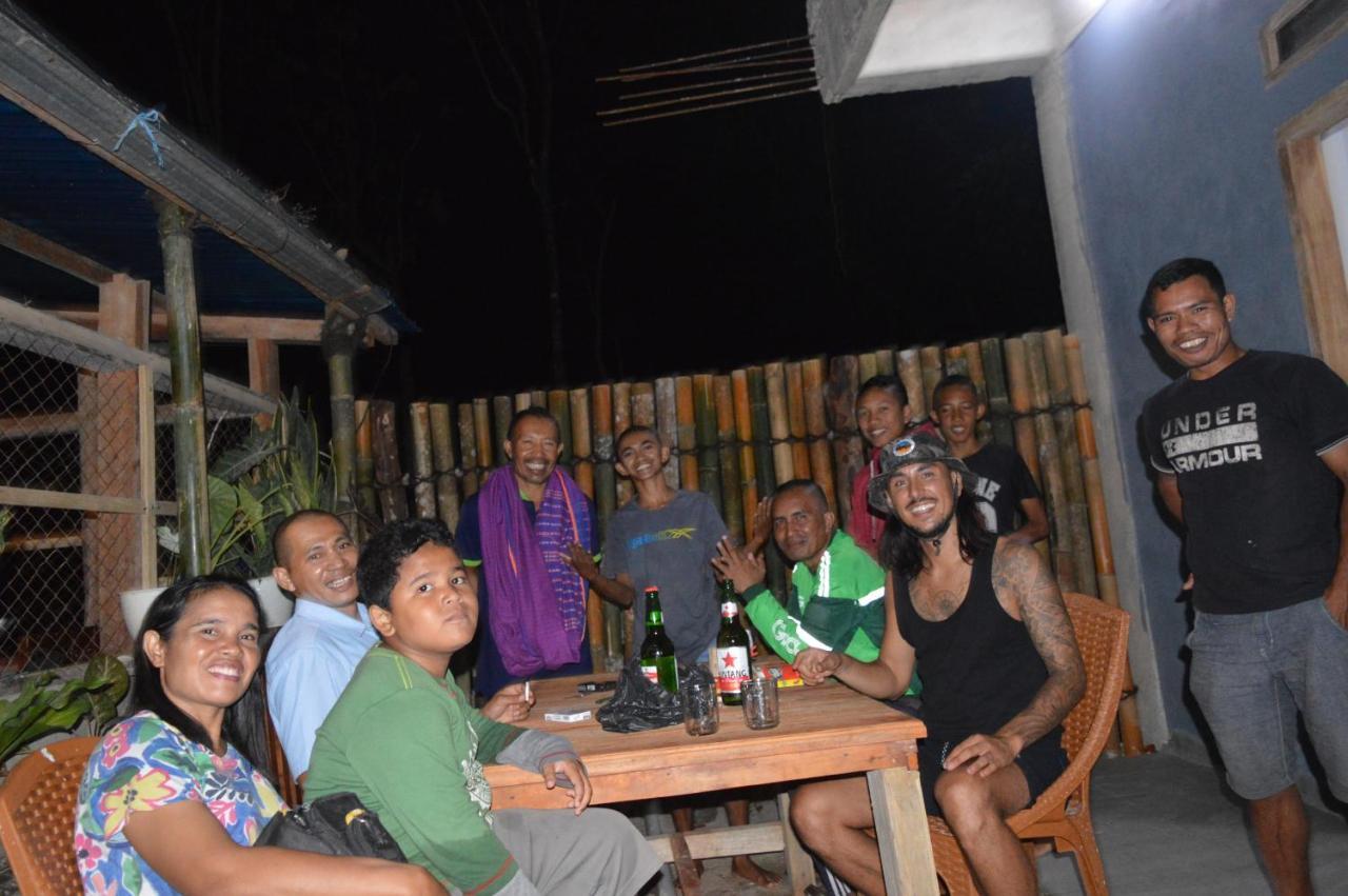 Labuan Bajo Mahoni Guesthouse Kültér fotó