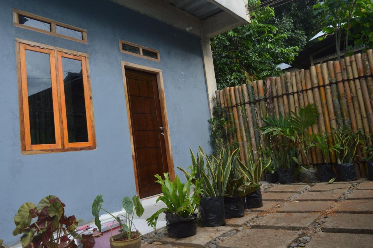 Labuan Bajo Mahoni Guesthouse Kültér fotó