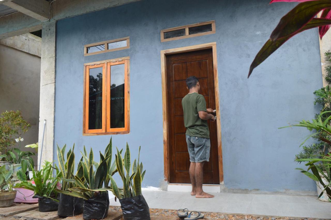 Labuan Bajo Mahoni Guesthouse Kültér fotó