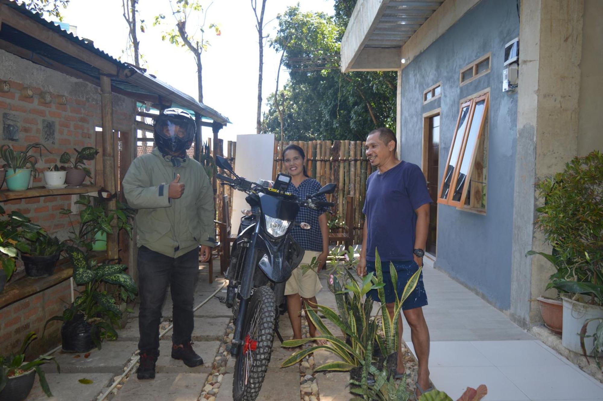 Labuan Bajo Mahoni Guesthouse Kültér fotó