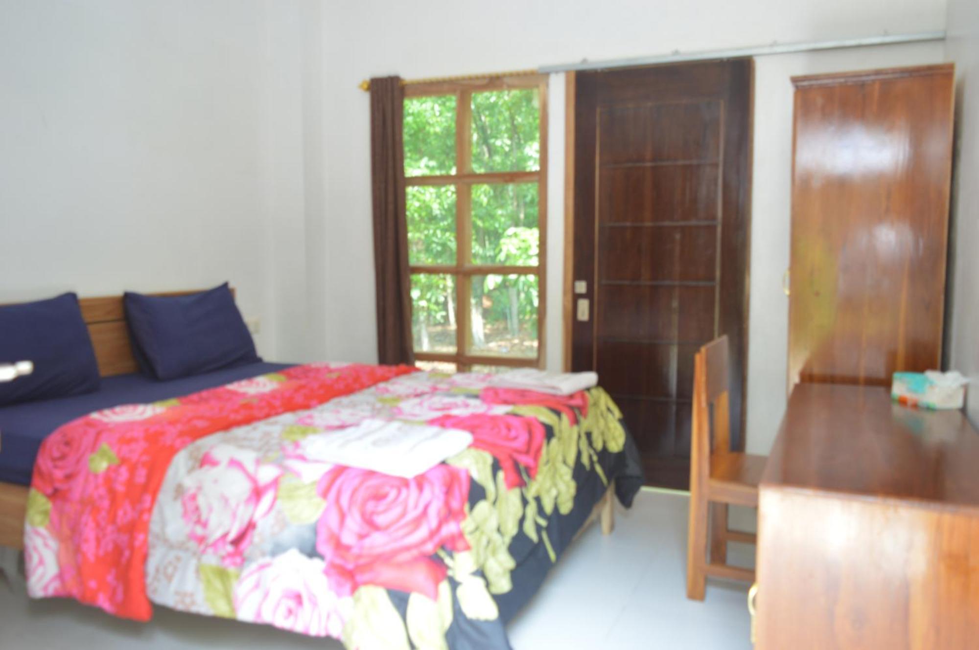 Labuan Bajo Mahoni Guesthouse Kültér fotó