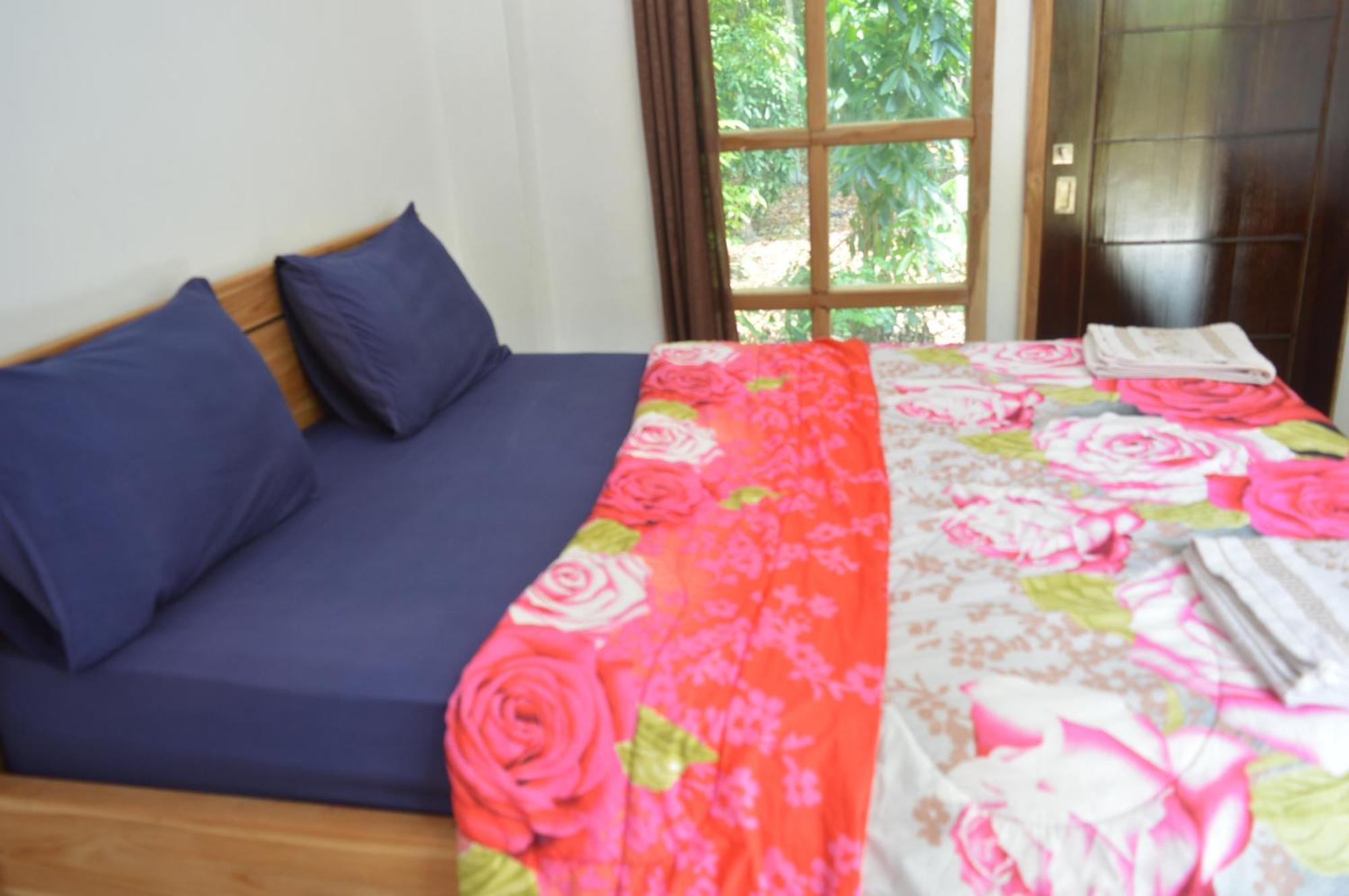 Labuan Bajo Mahoni Guesthouse Kültér fotó