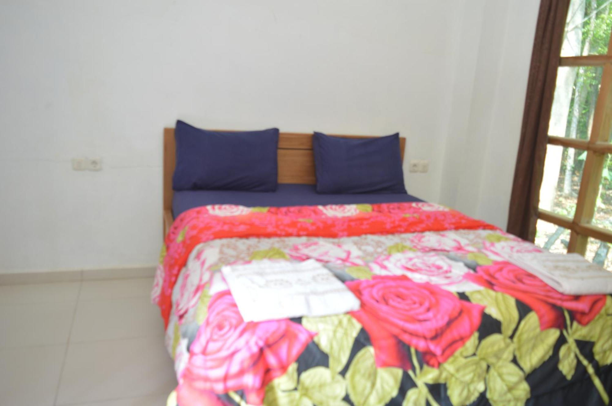 Labuan Bajo Mahoni Guesthouse Kültér fotó